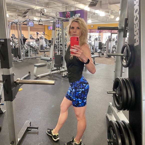 Meet your Posher, Lisa - Picture 2 of 3